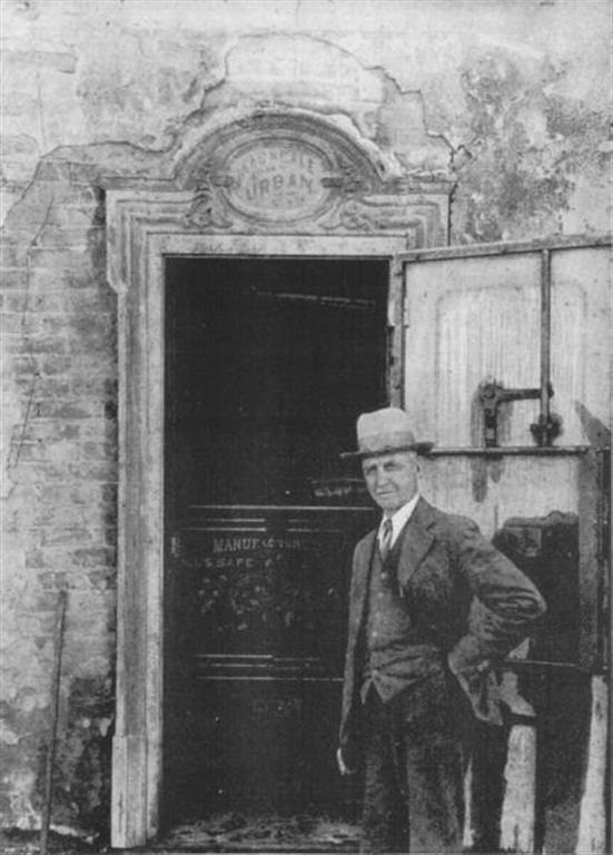 J. S. Cain and the safe - 1932 | Bodie.com